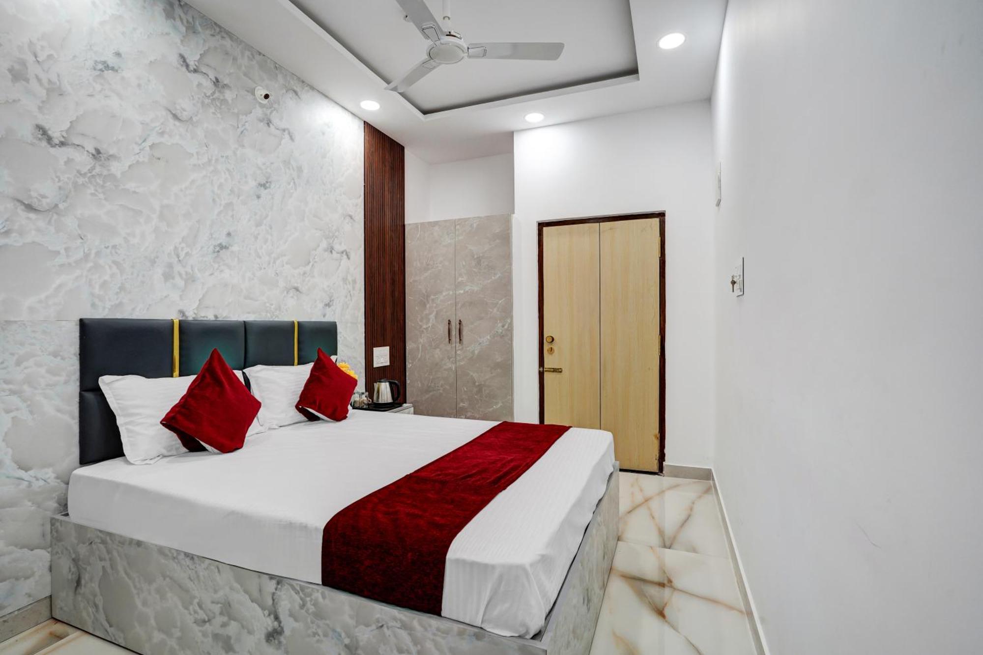 Hotel Sky Blue And Suites Бангалор Екстериор снимка
