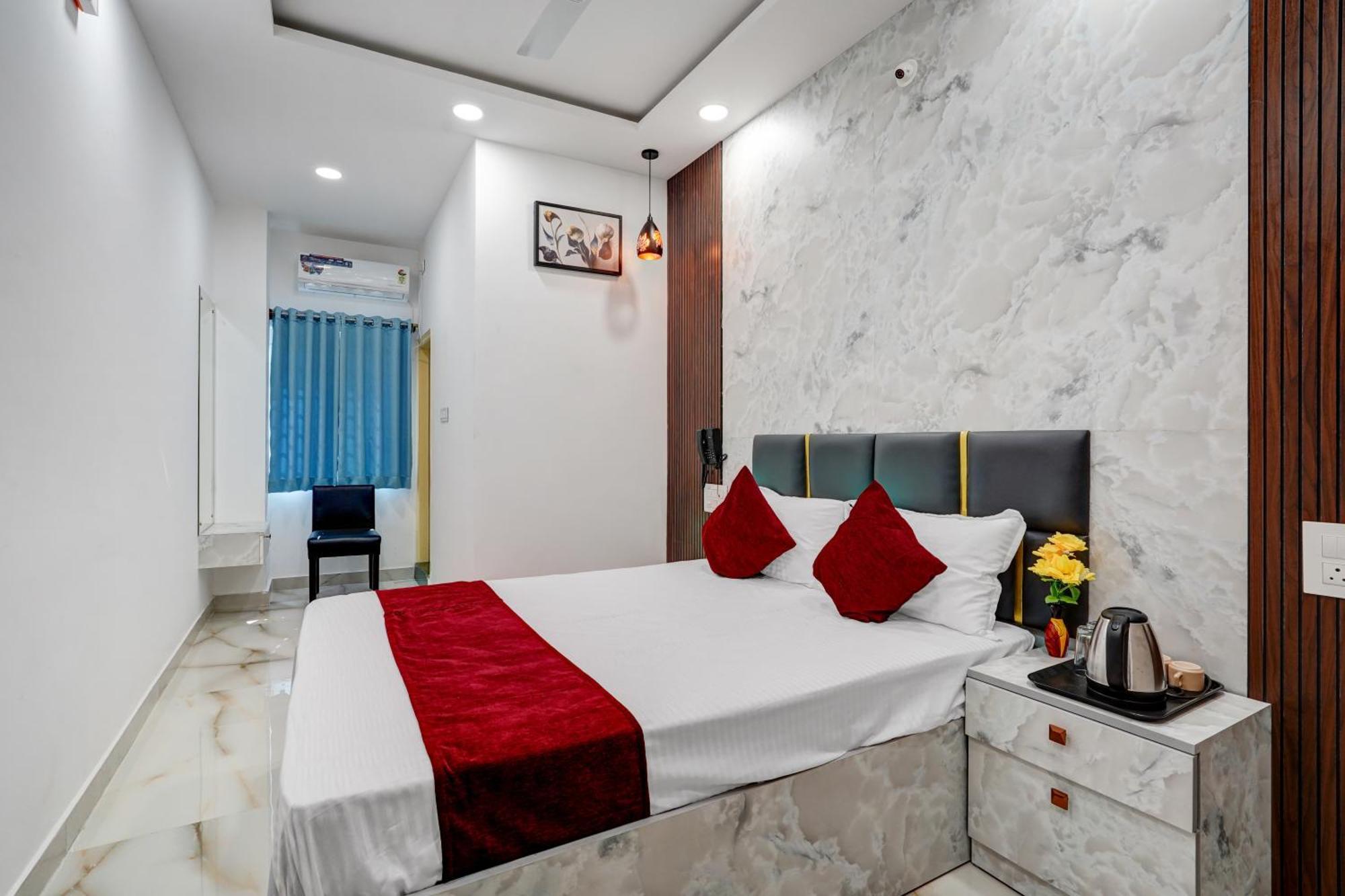 Hotel Sky Blue And Suites Бангалор Екстериор снимка