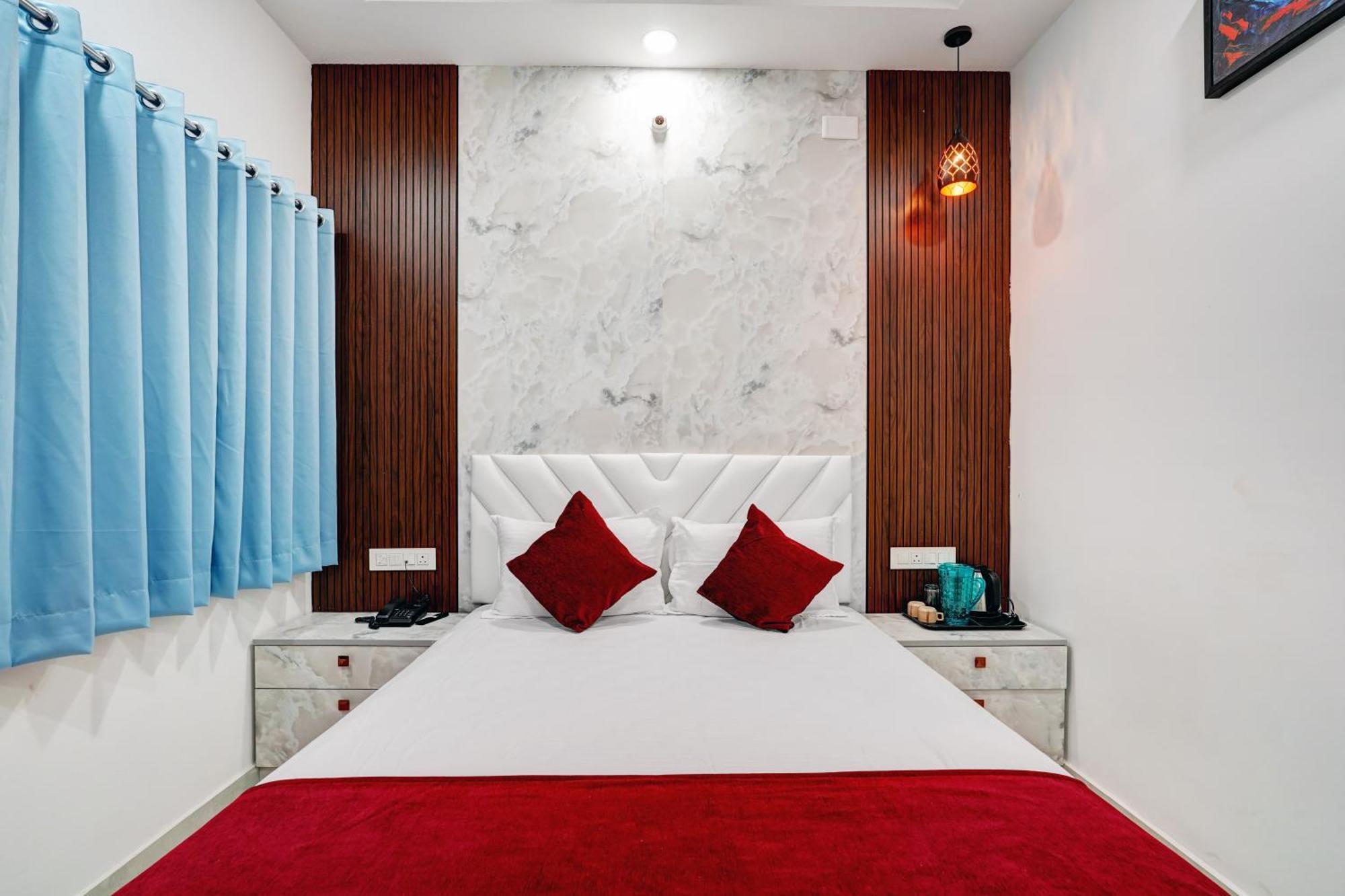Hotel Sky Blue And Suites Бангалор Екстериор снимка