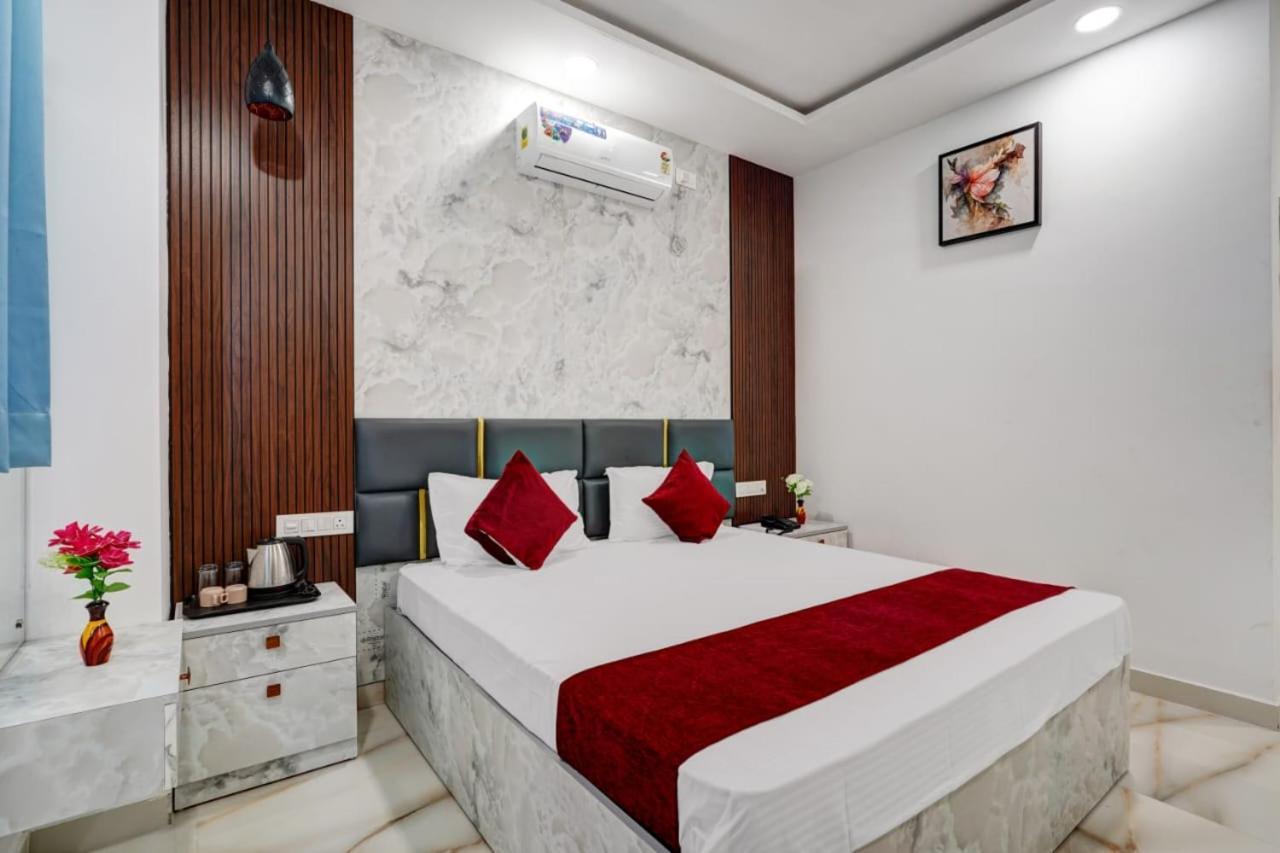 Hotel Sky Blue And Suites Бангалор Екстериор снимка