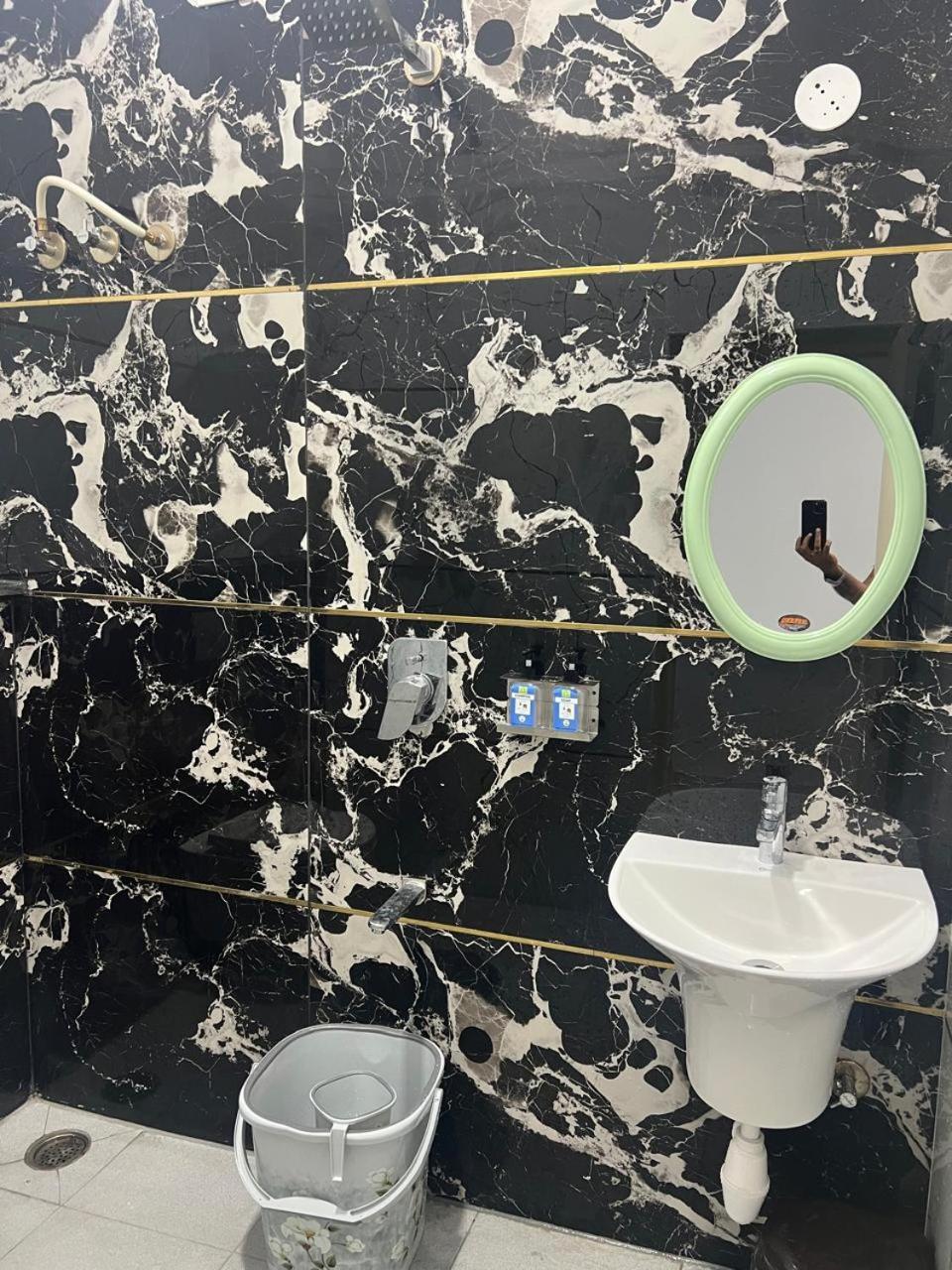 Hotel Sky Blue And Suites Бангалор Екстериор снимка